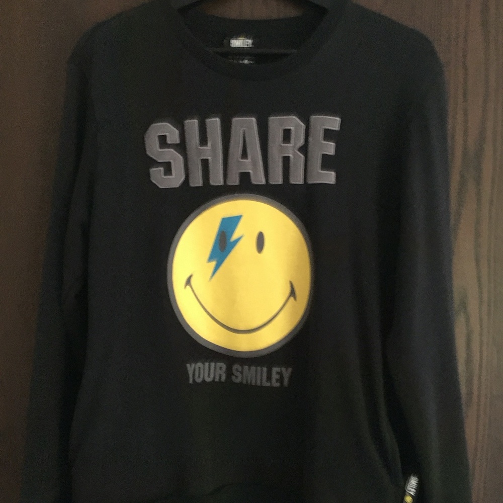 Smiley sweatshirt with pockets